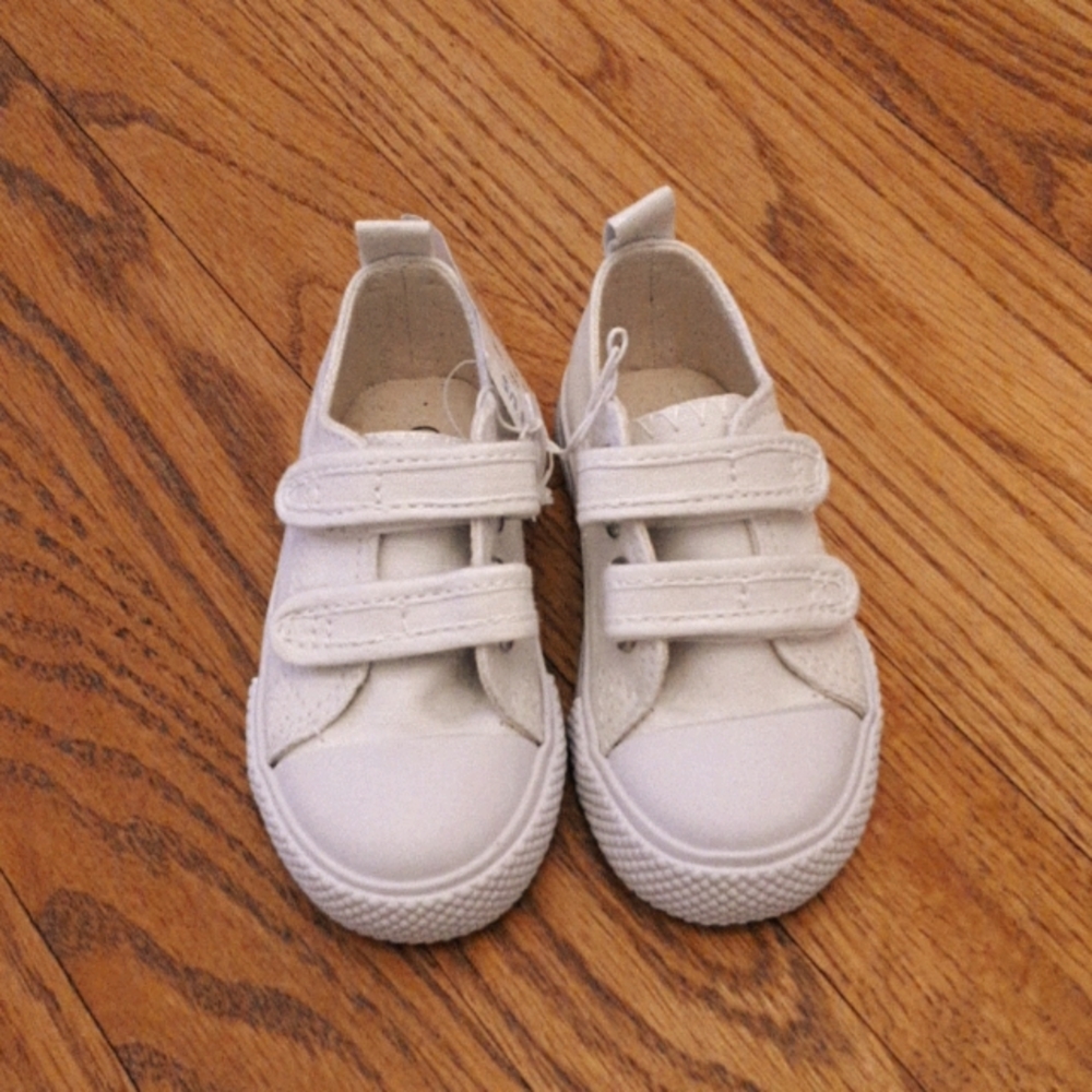 💝 2 for $12 💝 Ivory velcro baby shoes